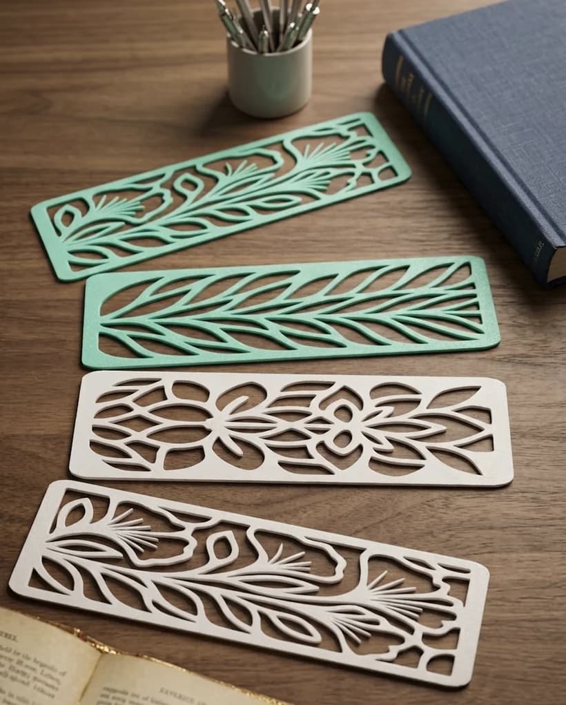 Semne de carte printate 3D cu modele florale decupate