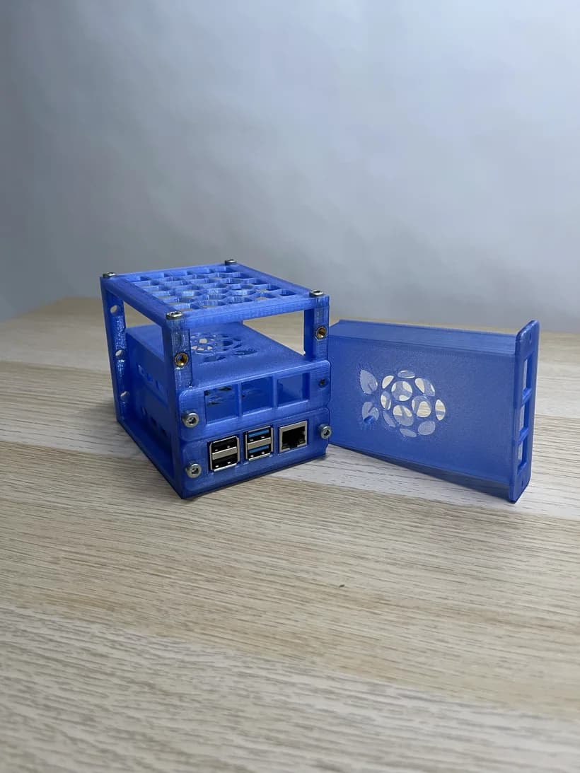 Carcasă albastră printată 3D pentru Raspberry Pi